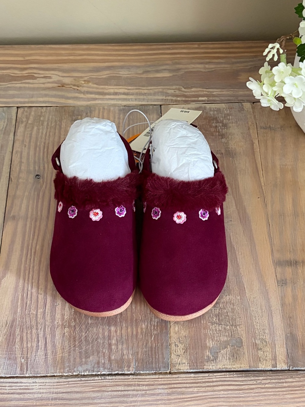 Gymboree Embroidered Floral Burgundy Clogs 💗 🆕